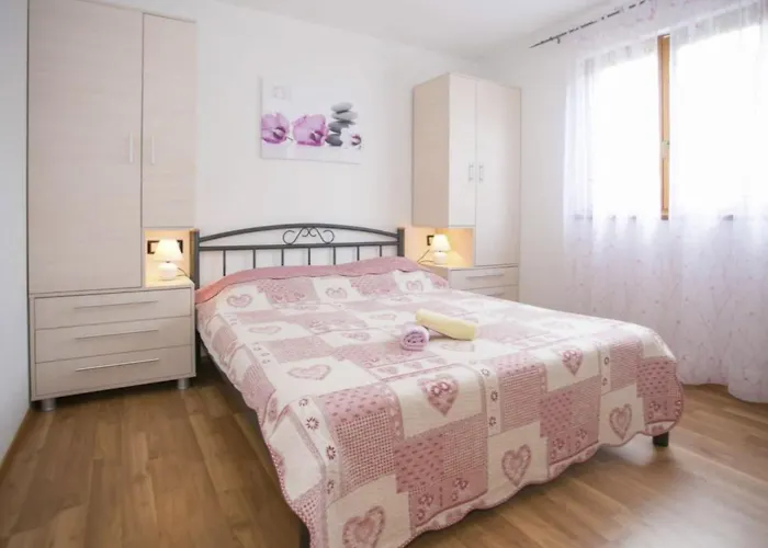 Vikendica Valmonida Mit Pool By Interhome