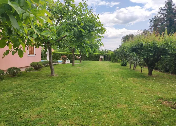 Vikendica Valmonida Mit Pool By Interhome