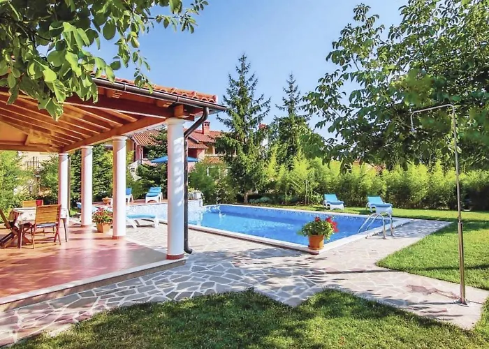 Valmonida Mit Pool By Interhome Zminj